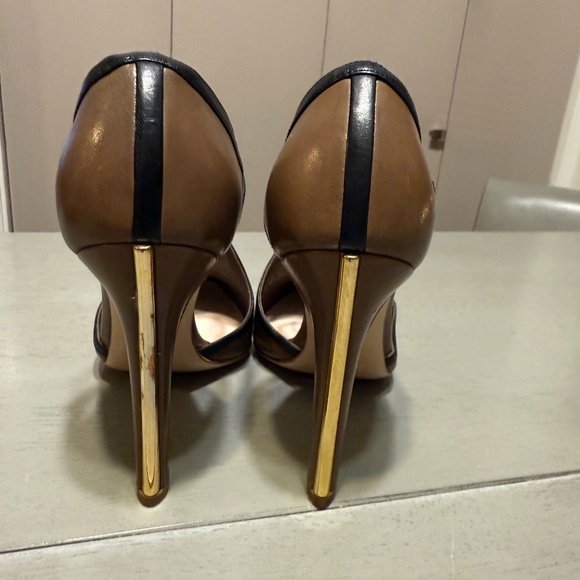 Miu Miu (37) Warm Taupe+Black Crossover Pumps - Picture 6 of 10